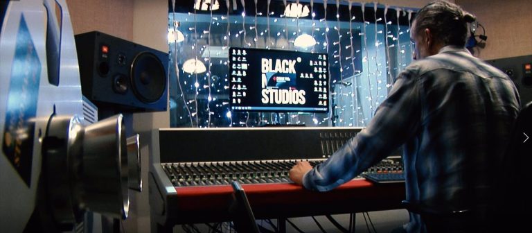 Sonido analógico y tecnología digital se dan la mano en forma de grabación artesanal en Black Noise Studios