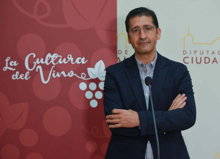 Caballero hace balance de “La Cultura del Vino” en el día en que Dani Fernández pondrá el broche de oro a la antesala de FENAVIN