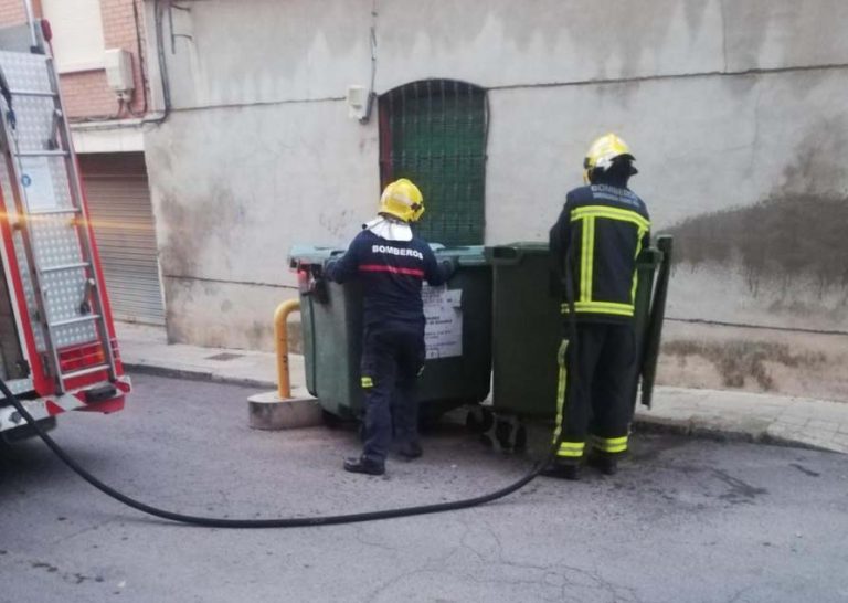 Puertollano: Cuatro contenedores quemados por combustión de cenizas
