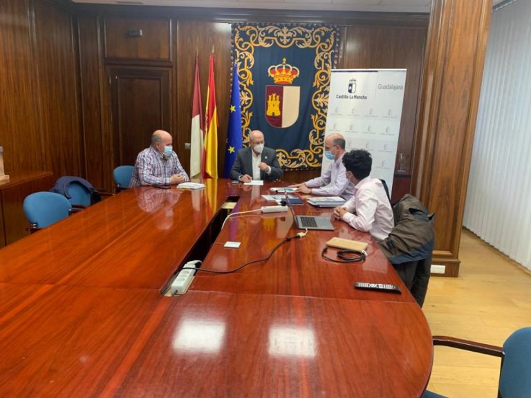 El Gobierno regional acerca las medidas de la Ley de Despoblación y la Estrategia para fijar población en el medio rural de Castilla-La Mancha