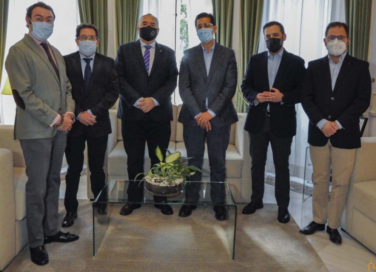 José Manuel Caballero se reúne con la dirección de FECIR para analizar la situación económica de la provincia