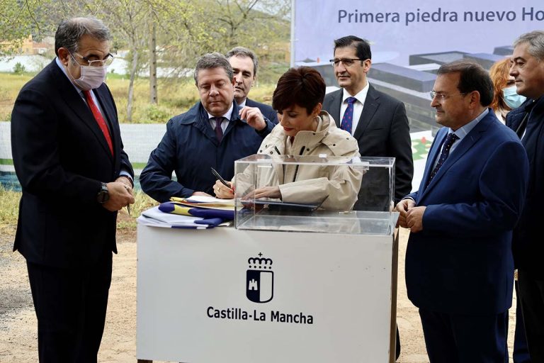 Rodríguez agradece a Page la inversión en sanidad y las obras del hospital de Puertollano: «Aquí nacieron mis hijos»