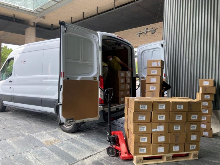 El Gobierno de Castilla-La Mancha ha distribuido cerca de 62 millones de artículos de protección en los centros sanitarios desde el inicio de la pandemia