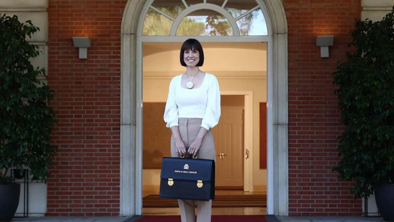 La ministra de Ciencia e Innovación, Diana Morant, asiste este viernes en Puertollano a la presentación de los Planes Complementarios del hidrógeno verde