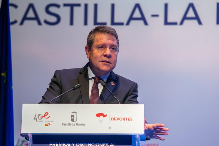 García-Page inaugura el Centro de Interpretación del Parque Natural de las Lagunas de Ruidera y visita su base del retén de incendios forestales