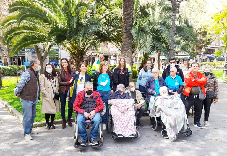 APEN y Ayuntamiento de Puertollano finalizan los actos por el Día del Parkinson con una plantación de tulipanes