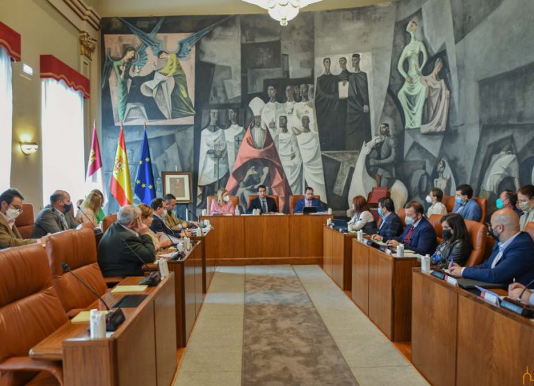 Diputación y Junta extienden el proyecto «comedor de mayores» a 1.000 usuarios de 64 pueblos