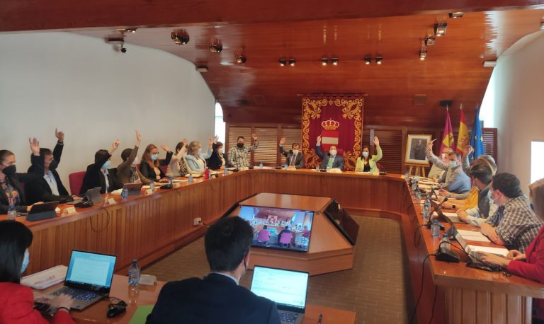 La derecha de Puertollano acoge con frialdad y desconfianza a la bandera de la ciudad