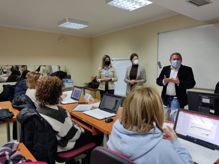 El alcalde de Puertollano anima a los participantes en el Programa «Promueve» a aprovechar las nuevas oportunidades de trabajo