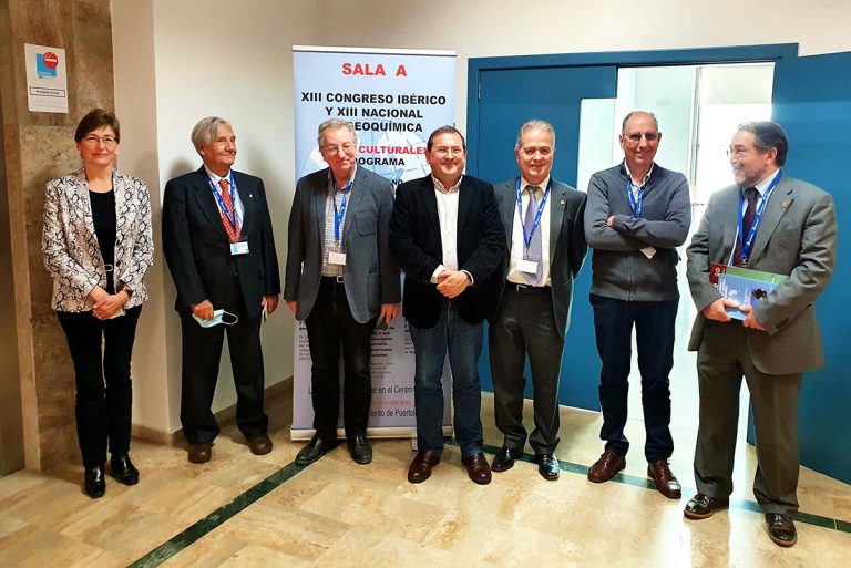 El alcalde de Puertollano apela a la tradición industrial y a las estrategias de futuro en la apertura del XIII Congreso de Geoquímica