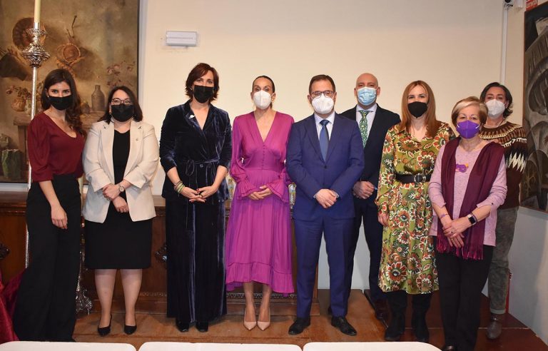 La Hermandad de la Coronación de Espinas recibe la “Rosa de Pasión” de SER Ciudad Real
