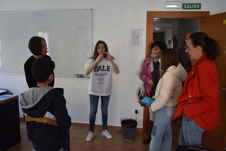 Arrancan los talleres de aprendizaje de lengua de signos para los niños y niñas de Ciudad Real