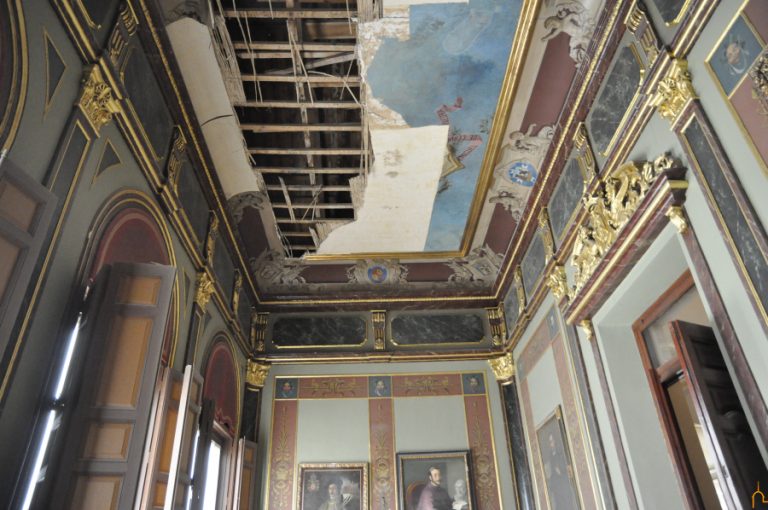 Se desploma el falso techo del salón de la Diputación de Ciudad Real que atesoraba un bello lienzo de Andrade