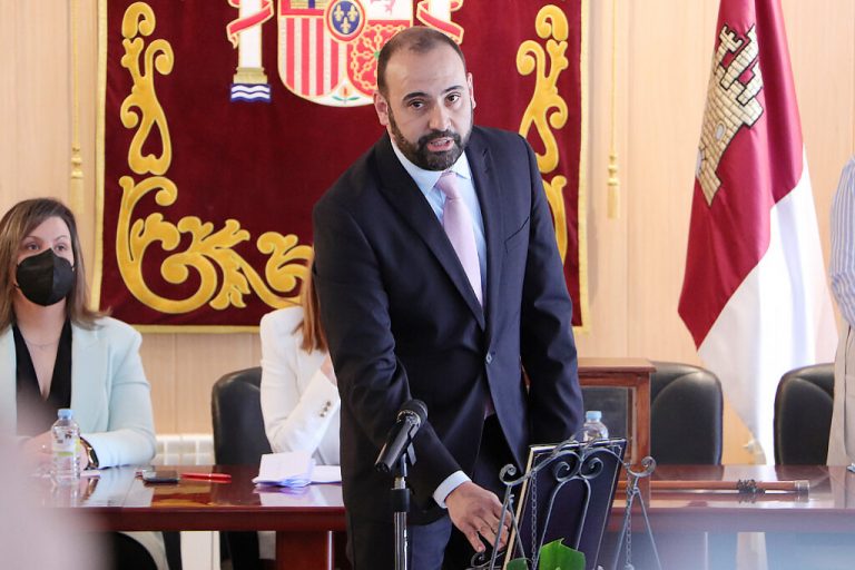 El nuevo alcalde de Argamasilla de Calatrava nombra una asesora a tiempo completo