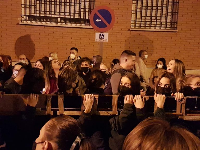 Imponente arrastrar de cadenas en el corazón del antiguo Puertollano