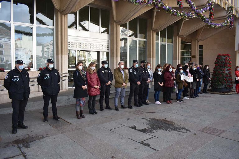 Ciudad Real muestra “la repulsa absoluta” por el asesinato machista cometido en Almonacid
