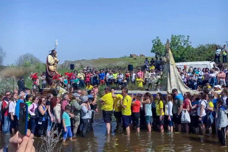 Almodóvar, Tirfeafuera y Villamayor devuelven la vida a las citas romeras propias del primero de mayo