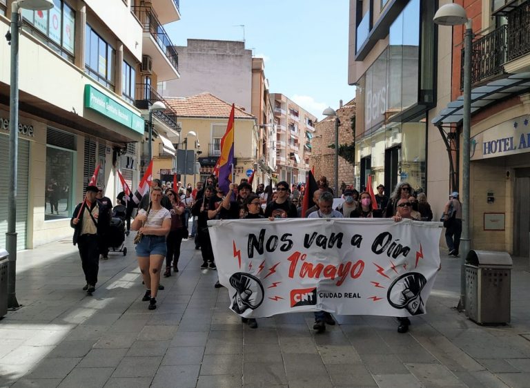 CNT vuelve a manifestarse por las calles de Ciudad Real después de dos Primeros de Mayo de pandemia