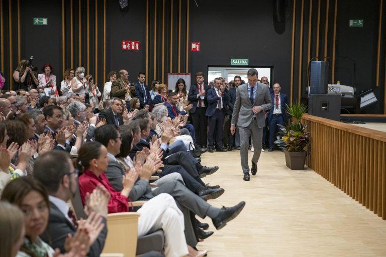 Pedro Sánchez reivindica Fenavin como cita para impulsar uno de los sectores «más emblemáticos» de España