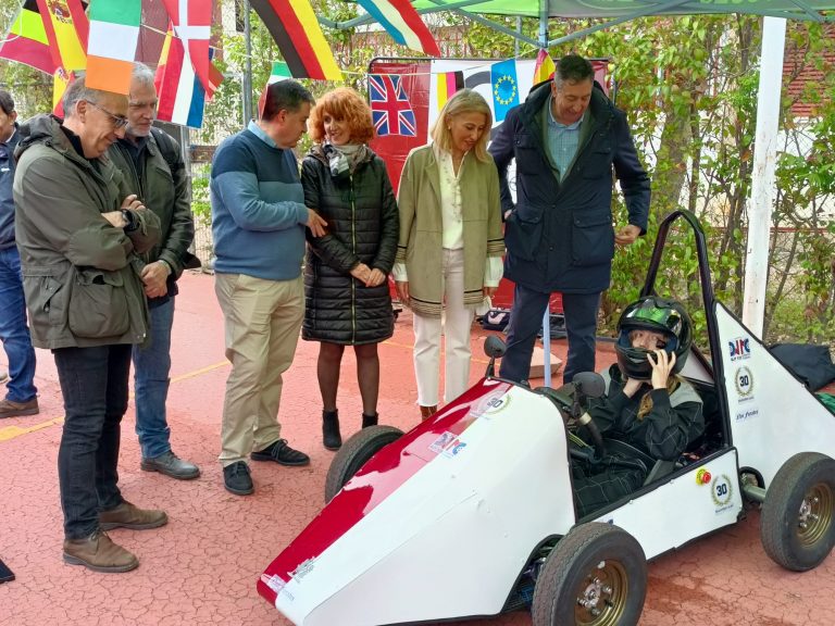 Ciudad Real asiste a la presentación de su primer coche eléctrico realizado por alumnos del IES Maestre de Calatrava