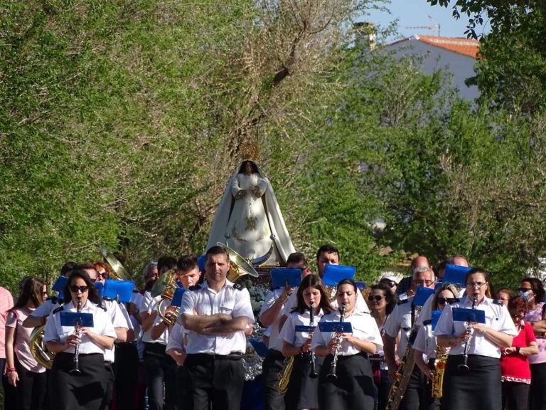 Torralba se volcó con la romería de la Virgen Blanca, patrona de Campomojao