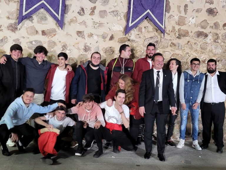 Almodóvar del Campo estrena Cruz de Mayo a costal