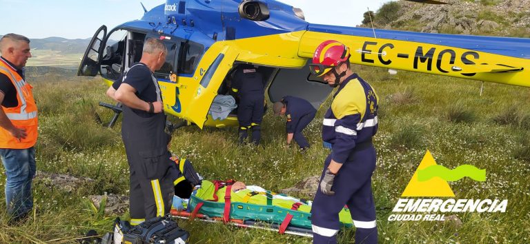 Un hombre cae a una zona de difícil acceso mientras practicaba parapente en Malagón