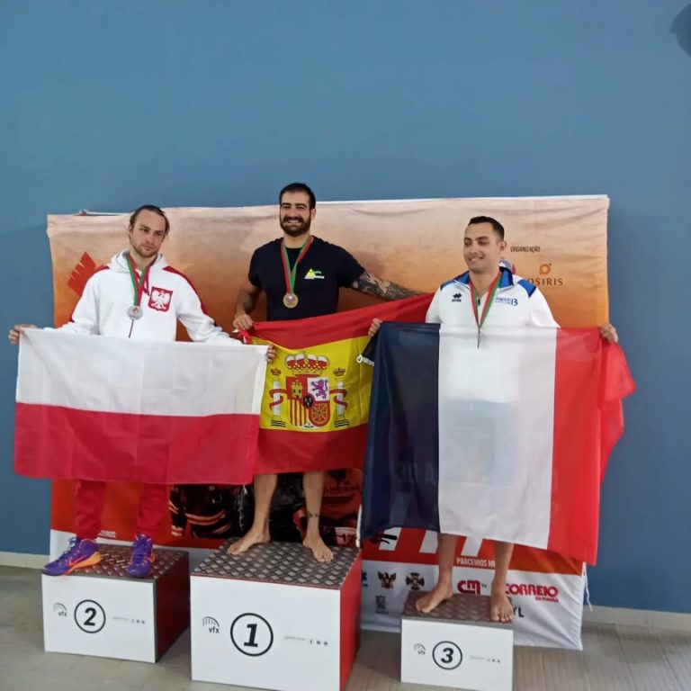 El bombero del parque de Puertollano Carlos Morales Rodero, en lo más alto del podio de las «olimpiadas bomberiles»