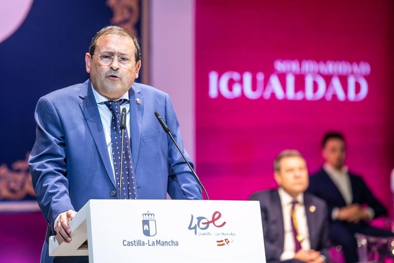 El alcalde de Puertollano presenta a la ciudad como «una tierra de oportunidades en continua innovación»