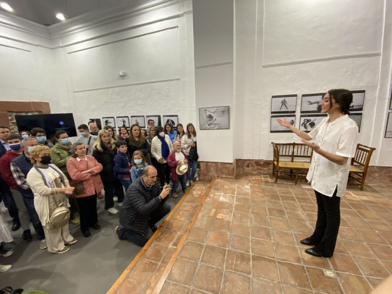 Exposición fotográfica sobre danza de Lucía Fernández para conmemorar el Día de la Danza