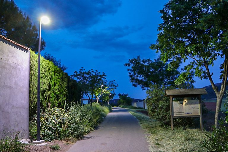 Ayuntamiento de Almodóvar del Campo y Electro Distribución amplían el alumbrado público por la calle Calvario￼