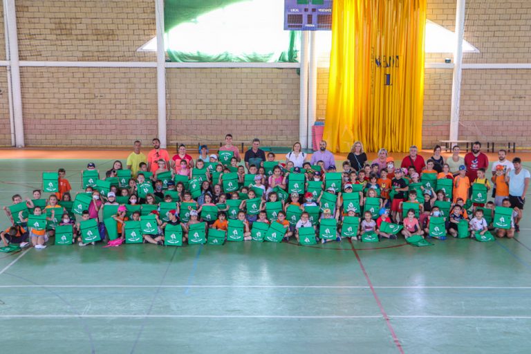 Podio de compañerismo en las Miniolimpiadas Escolares de Argamasilla de Calatrava￼