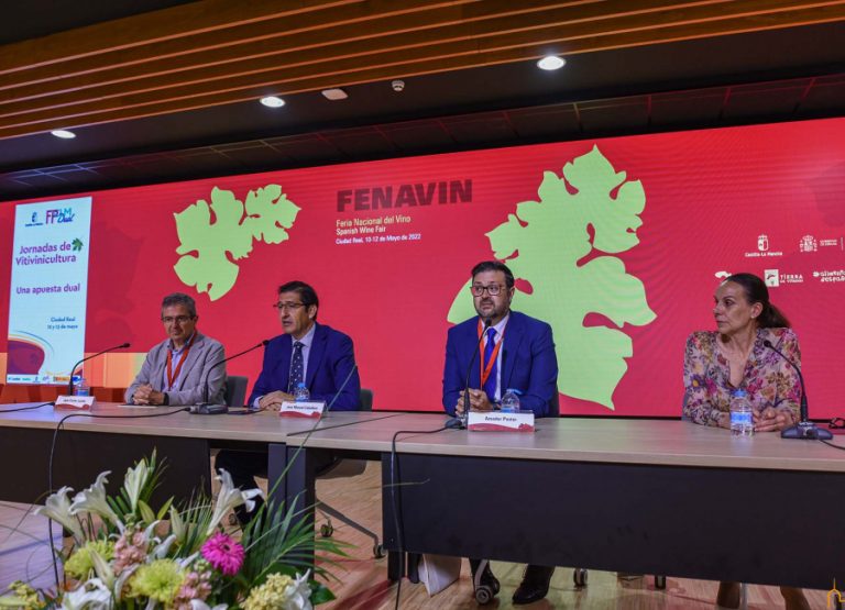 El presidente de FENAVIN afirma que “es imprescindible formar talento en el mundo del vino” en una provincia productora como la nuestra