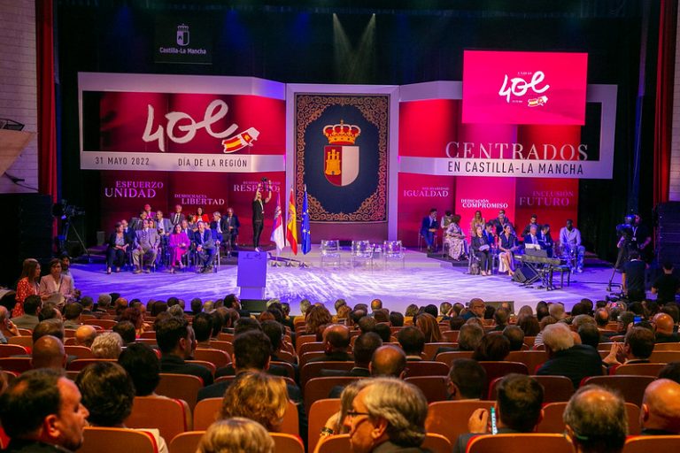 La sociedad de Castilla-La Mancha celebra los hitos alcanzados en la región en 40 años y apuesta por avanzar en igualdad ante los retos futuros