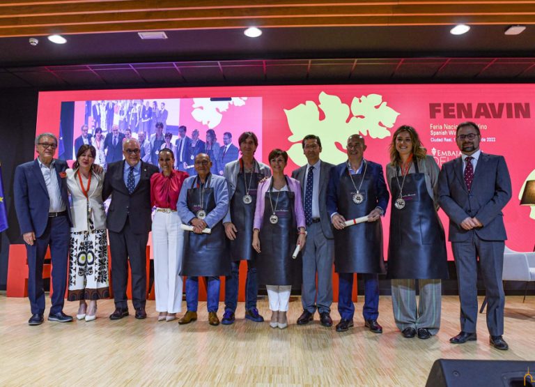 FENAVIN distingue en la edición de 2022 a Luis Zahora, Félix Bellido, Sandra Barneda, Moisés Rodríguez, Benjamín Prado y a la ministra Isabel Rodríguez