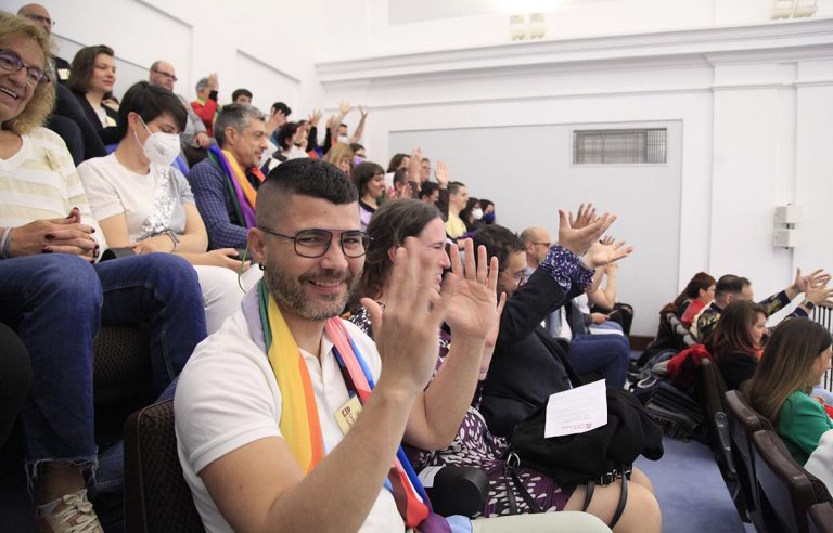 Gran ovación en las Cortes de C-LM tras oficializarse por unanimidad la aprobación de la Ley LGTBi
