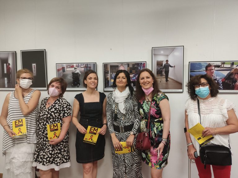 Puertollano: Exposición de la AEDEMCR en la Casa de Baños en el Día Mundial de la Esclerosis Múltiple