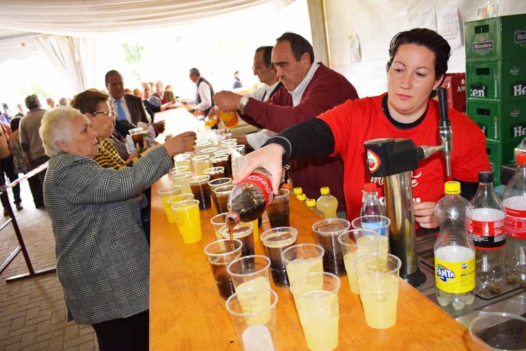 Merienda, el humor de Chico Guirola y el Trío Pasión, en el Día del Mayor de la Feria de Mayo