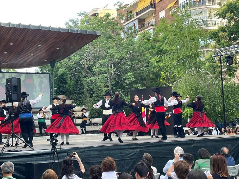 El Festival de Folclore llena el Paseo de Puertollano de música y danza