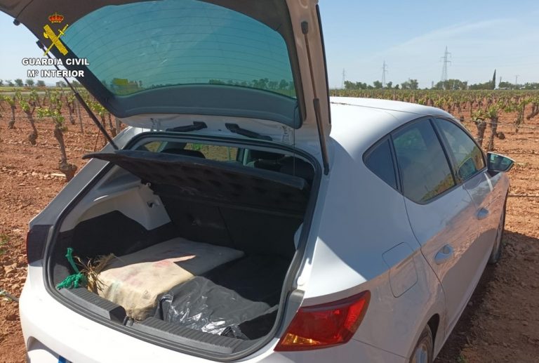 Dos guardias civiles resultan heridos durante la persecución a un vehículo que transportaba hachís en la A-4