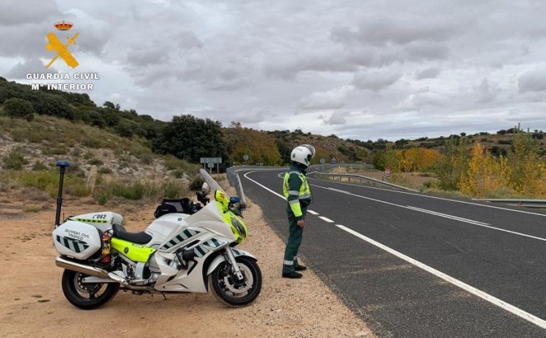 Se salta un stop y choca contra un coche de la Guardia Civil dejando dos agentes heridos en Manzanares