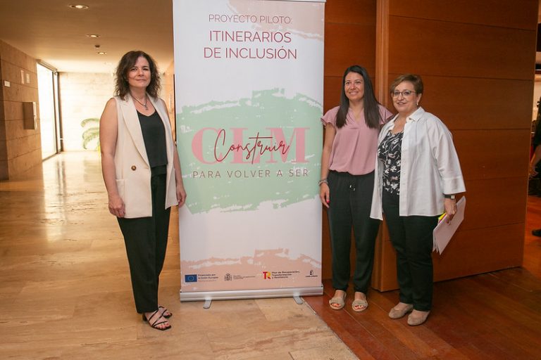 El Gobierno regional presenta ante los agentes implicados en la inclusión social de las personas más vulnerables el proyecto piloto ‘Construir para volver a ser’