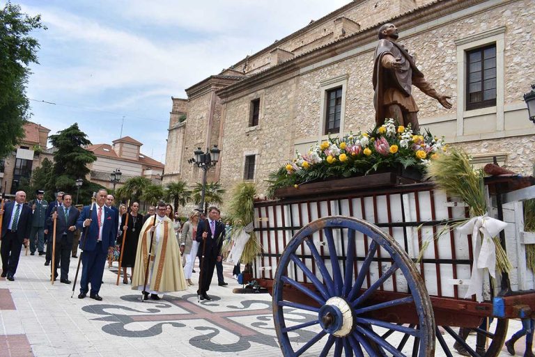 Ciudad Real saca a San Isidro en procesión por el centro urbano
