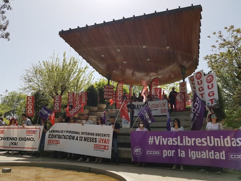 Primero de Mayo, un clavel en la solapa