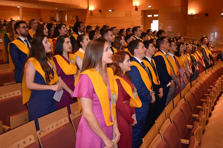 Emotiva graduación de la séptima promoción de la Facultad de Medicina de Ciudad Real