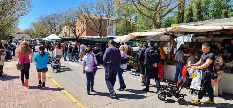 Vox apoya a la asociación AVAMER, que protesta por la cancelación del mercadillo por el concurso de limoná