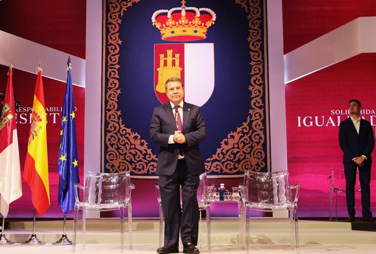 Page se reivindica junto a Bono y Barreda como regionalistas antes que del PSOE: «Pueblo antes que partido»