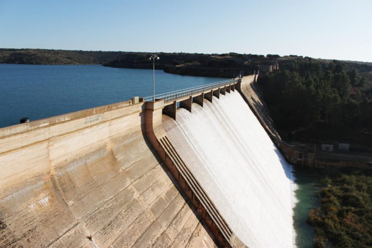 El Ministerio de Agricultura, Pesca y Alimentación invierte 18 millones de euros en el proyecto de conexión hidráulica de las redes de riego del embalse de Peñarroya