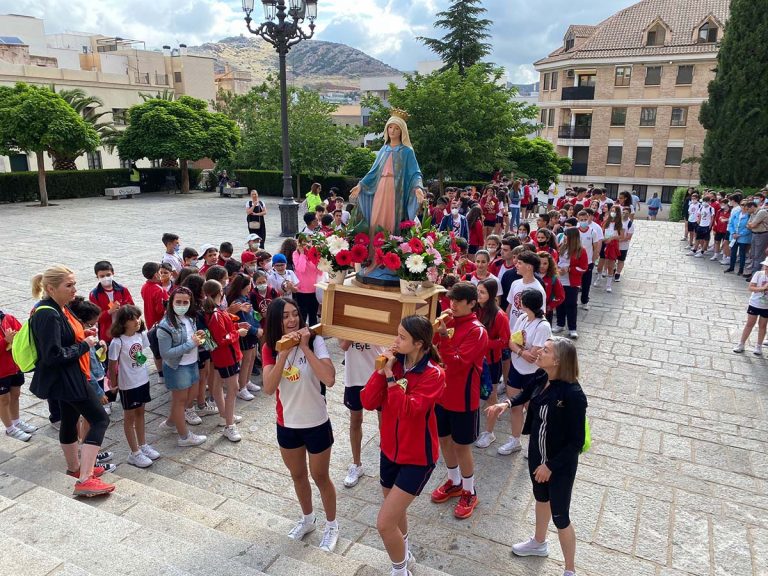 El colegio María Inmaculada de Puertollano recupera la peregrinación mariana a la Dehesa Boyal