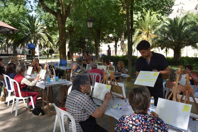 Arranca la Semana de Homenaje a las Personas Mayores de Ciudad Real con la actividad “Pintando una obra de arte al aire libre”